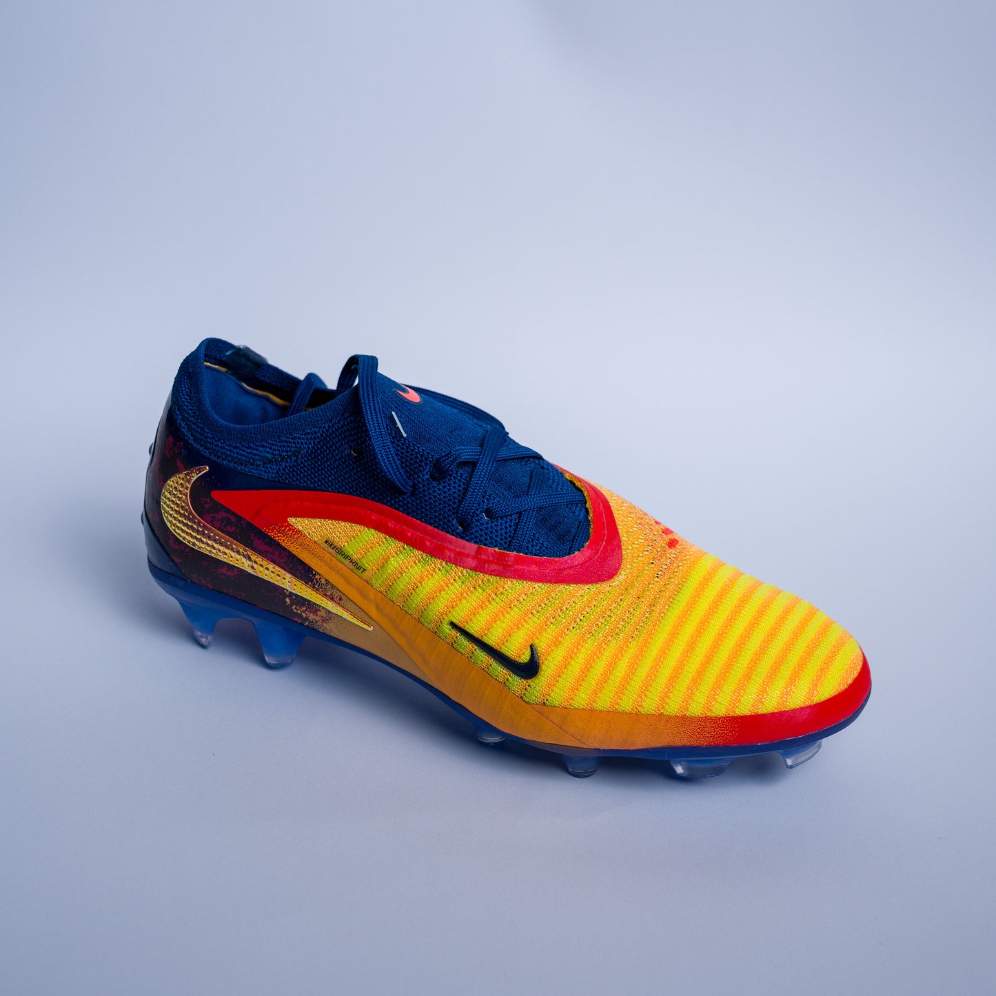 Phantom 6 Low Pro Firm-Ground Football Boot